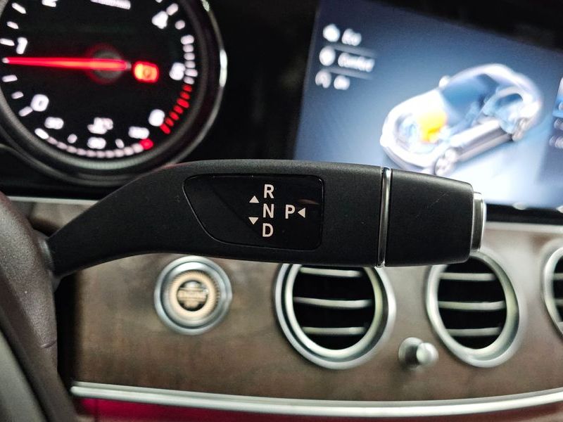 2017 Mercedes-Benz E-Class E220d Exclusive photo 9