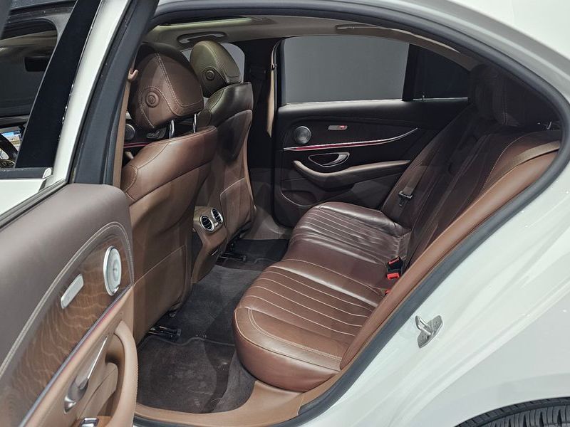 2017 Mercedes-Benz E-Class E220d Exclusive photo 11