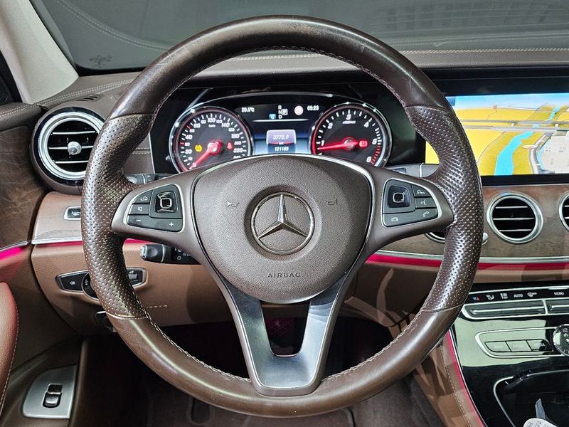 2017 Mercedes-Benz E-Class E220d Exclusive photo 14