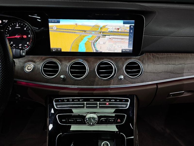 2017 Mercedes-Benz E-Class E220d Exclusive photo 15