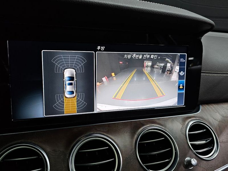 2017 Mercedes-Benz E-Class E220d Exclusive photo 16
