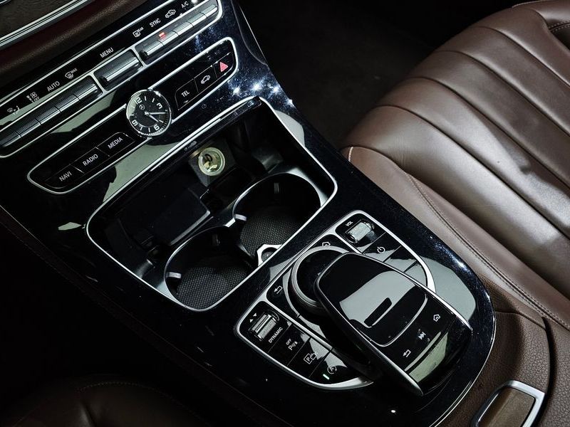 2017 Mercedes-Benz E-Class E220d Exclusive photo 17