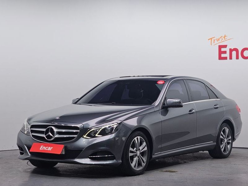 2016 Mercedes-Benz E-Class E220 Bluetec Avantgarde photo 1