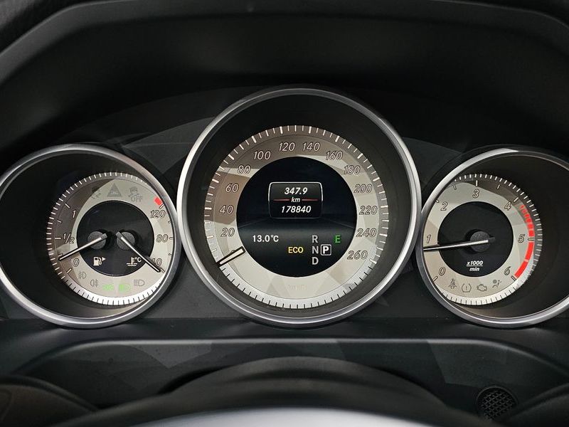 2016 Mercedes-Benz E-Class E220 Bluetec Avantgarde photo 8