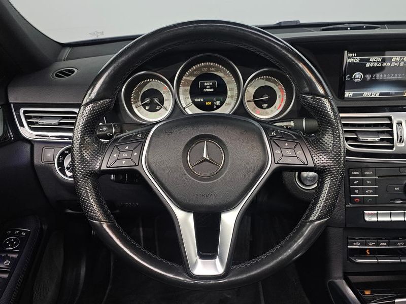 2016 Mercedes-Benz E-Class E220 Bluetec Avantgarde photo 13