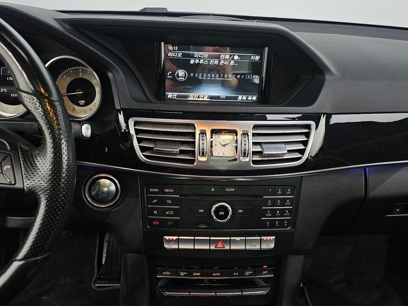 2016 Mercedes-Benz E-Class E220 Bluetec Avantgarde photo 14