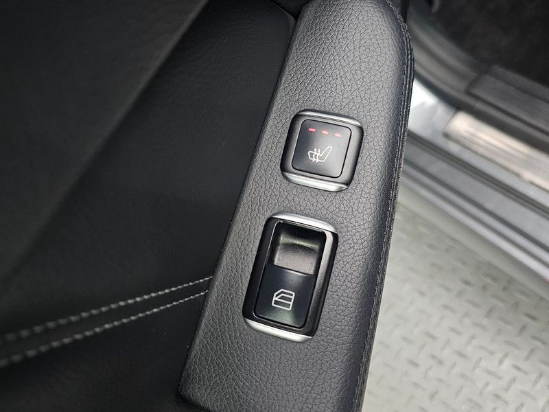 2016 Mercedes-Benz E-Class E220 Bluetec Avantgarde photo 18