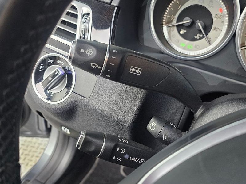 2016 Mercedes-Benz E-Class E220 Bluetec Avantgarde photo 19