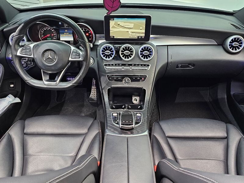 2017 Mercedes-Benz C-Class C200 AMG Line photo 7