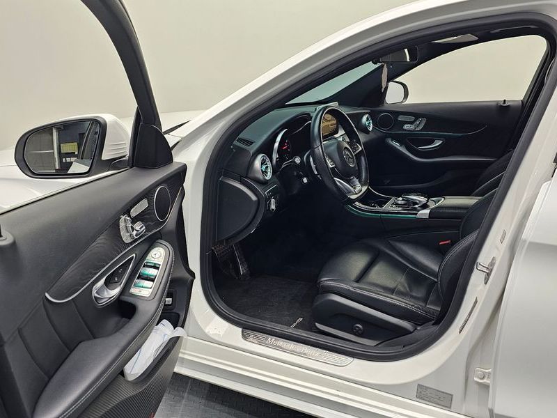 2017 Mercedes-Benz C-Class C200 AMG Line photo 10