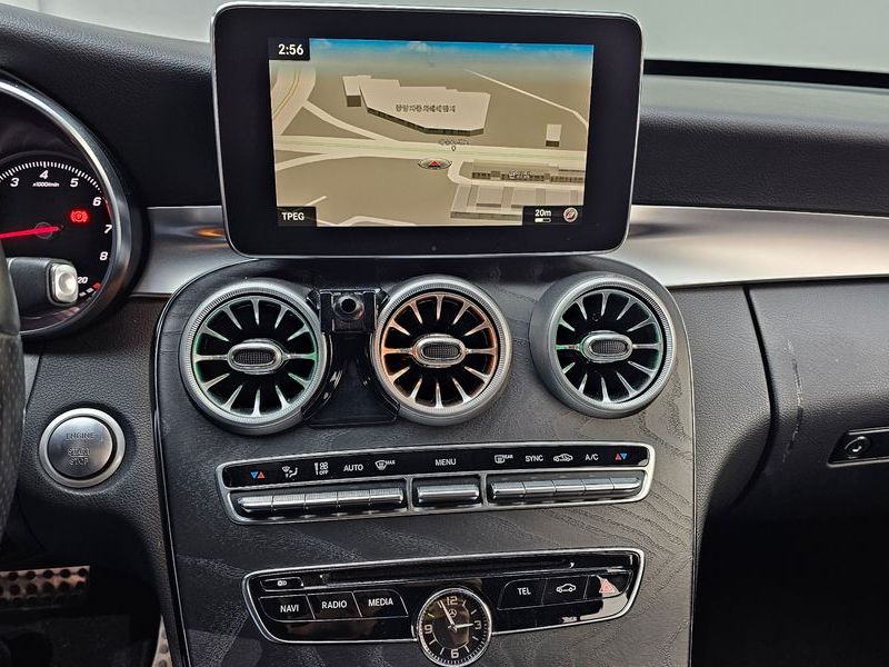 2017 Mercedes-Benz C-Class C200 AMG Line photo 14