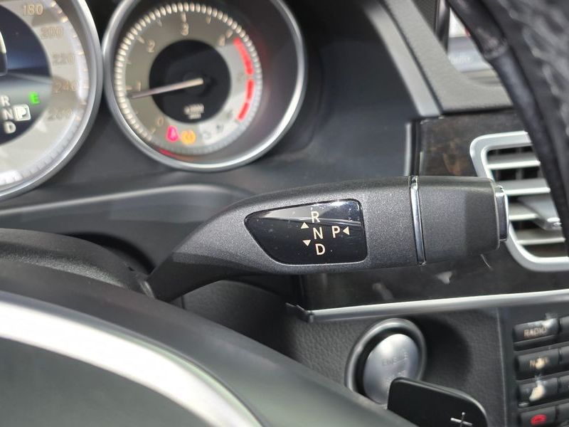 2015 Mercedes-Benz E-Class E220 Bluetec Avantgarde Sport photo 9