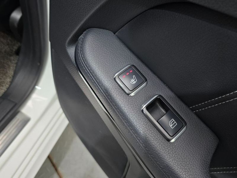 2015 Mercedes-Benz E-Class E220 Bluetec Avantgarde Sport photo 18