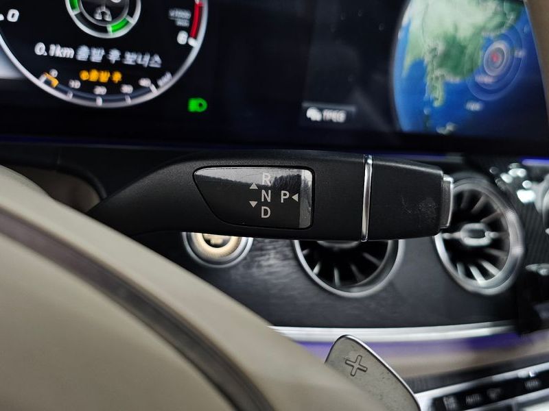 2017 Mercedes-Benz E-Class E220d Coupe photo 9