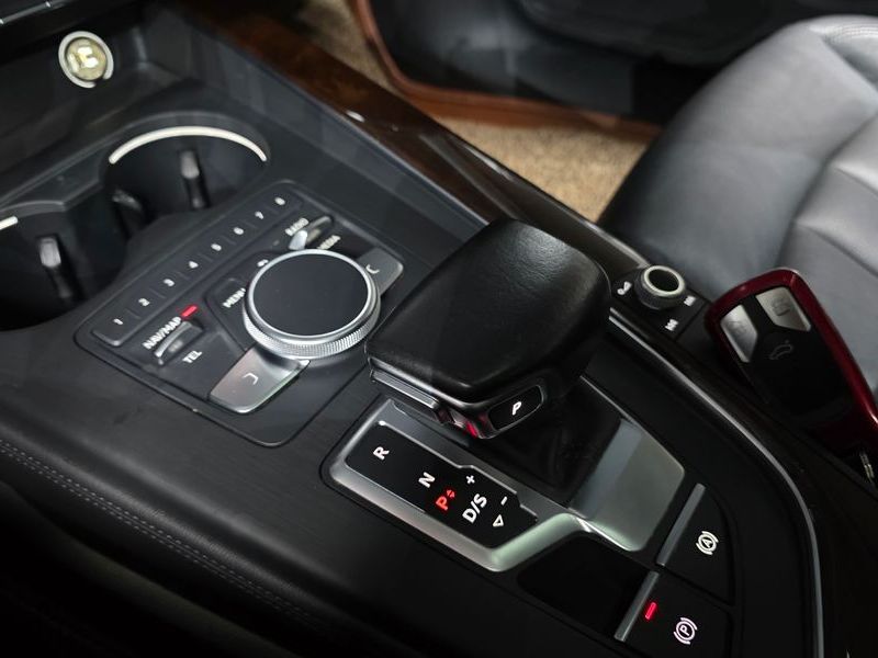 2016 Audi A4 45 TFSI Quattro Premium photo 9