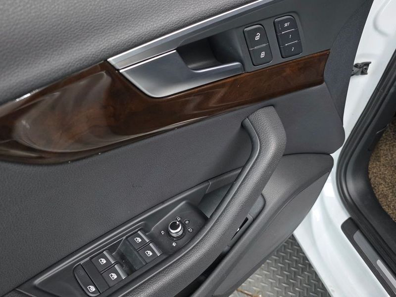 2016 Audi A4 45 TFSI Quattro Premium photo 13