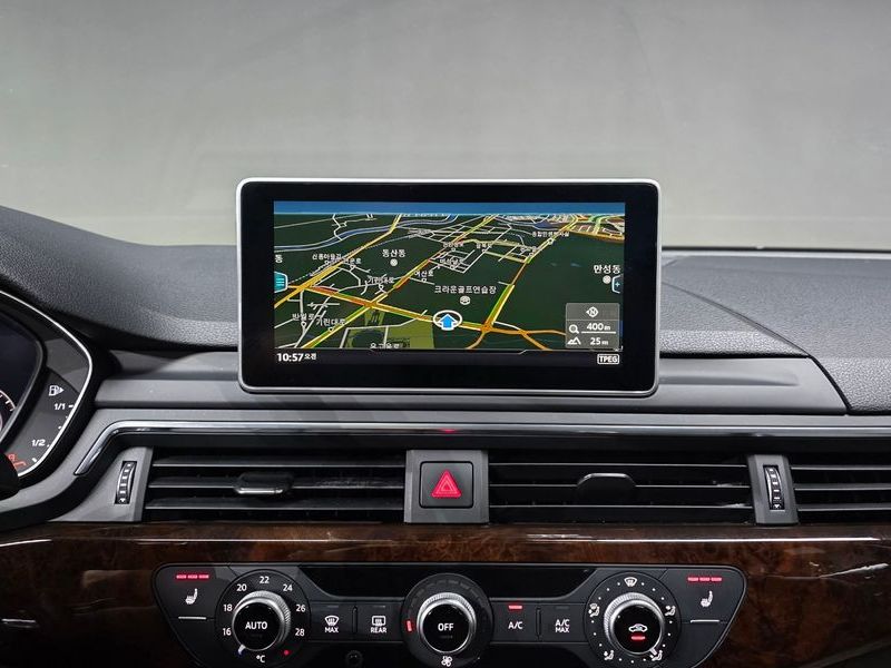 2016 Audi A4 45 TFSI Quattro Premium photo 17