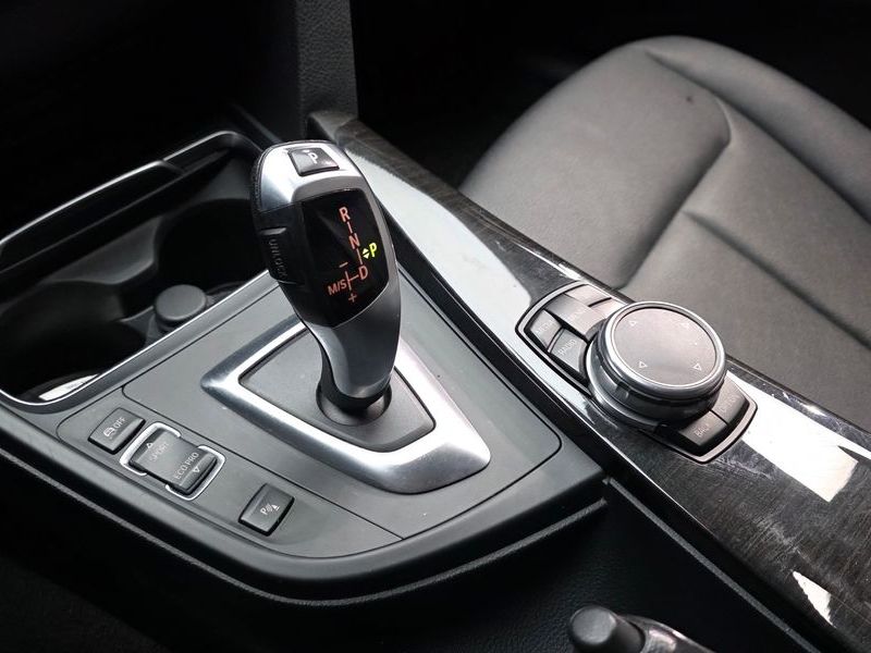 2016 BMW 3 Series 320d photo 9