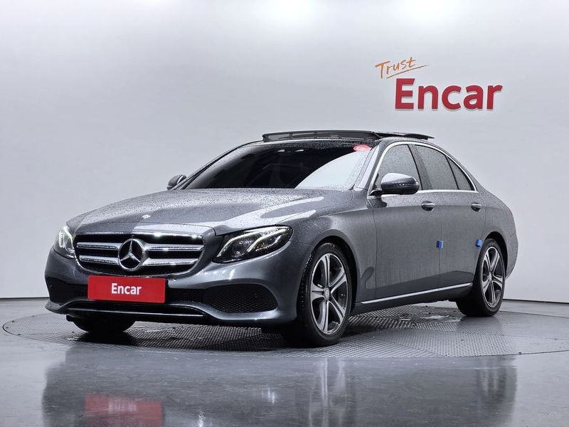 2017 Mercedes-Benz E-Class E300 Avantgarde photo 1