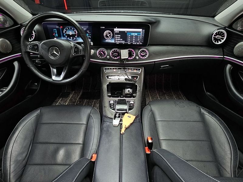 2017 Mercedes-Benz E-Class E300 Avantgarde photo 7