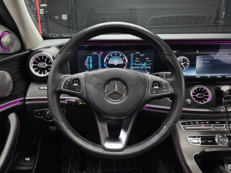 2017 Mercedes-Benz E-Class E300 Avantgarde photo 13