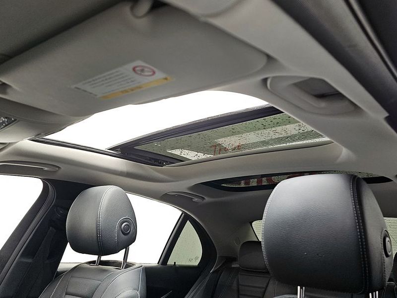 2017 Mercedes-Benz E-Class E300 Avantgarde photo 19
