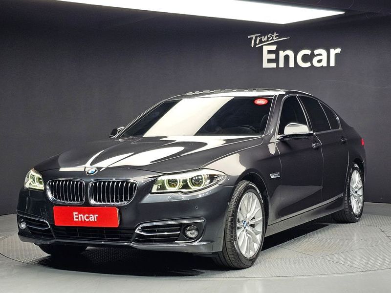 2016 BMW 5 Series 528i Luxury Plus photo 1
