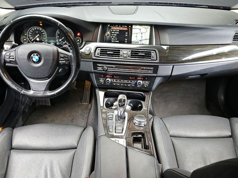 2016 BMW 5 Series 528i Luxury Plus photo 7