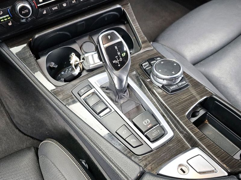2016 BMW 5 Series 528i Luxury Plus photo 9