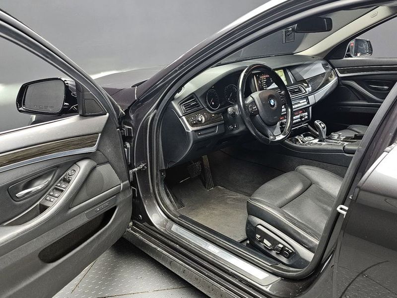 2016 BMW 5 Series 528i Luxury Plus photo 11