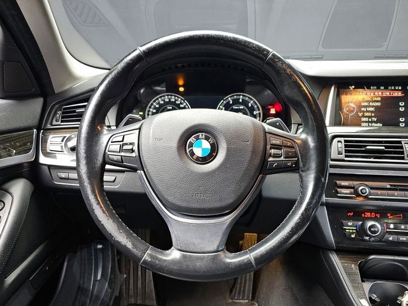 2016 BMW 5 Series 528i Luxury Plus photo 13