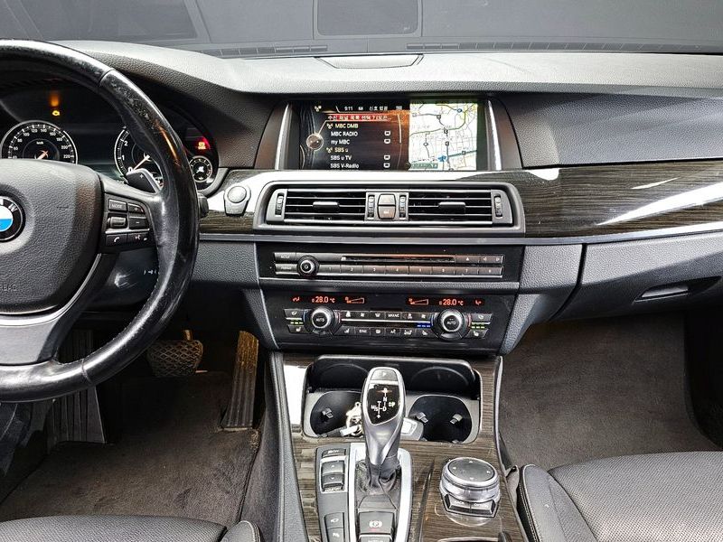 2016 BMW 5 Series 528i Luxury Plus photo 14