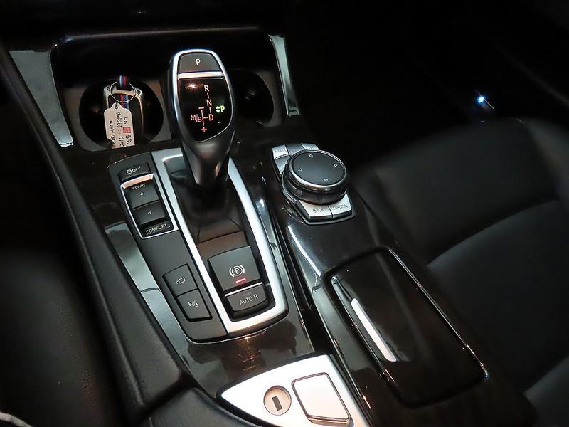 2016 BMW 5 Series 528i M Aero Dynamic photo 12