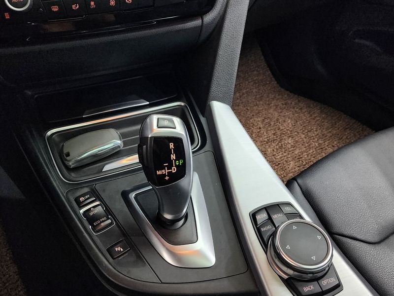 2015 BMW 3 Series GT 320d xDrive photo 9
