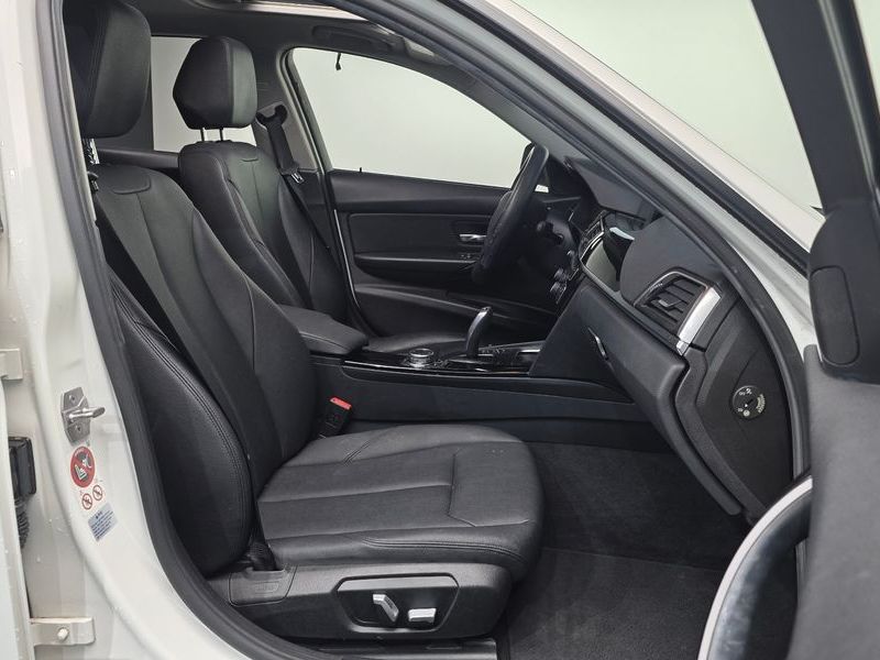 2016 BMW 3 Series 320d photo 10