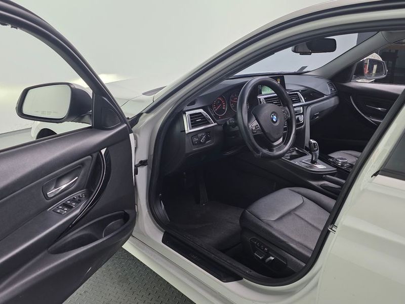 2016 BMW 3 Series 320d photo 11