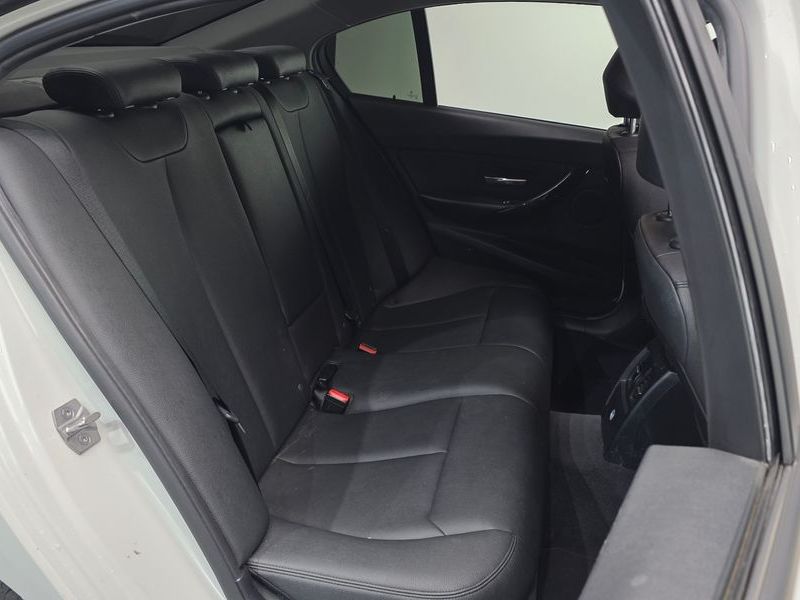 2016 BMW 3 Series 320d photo 12