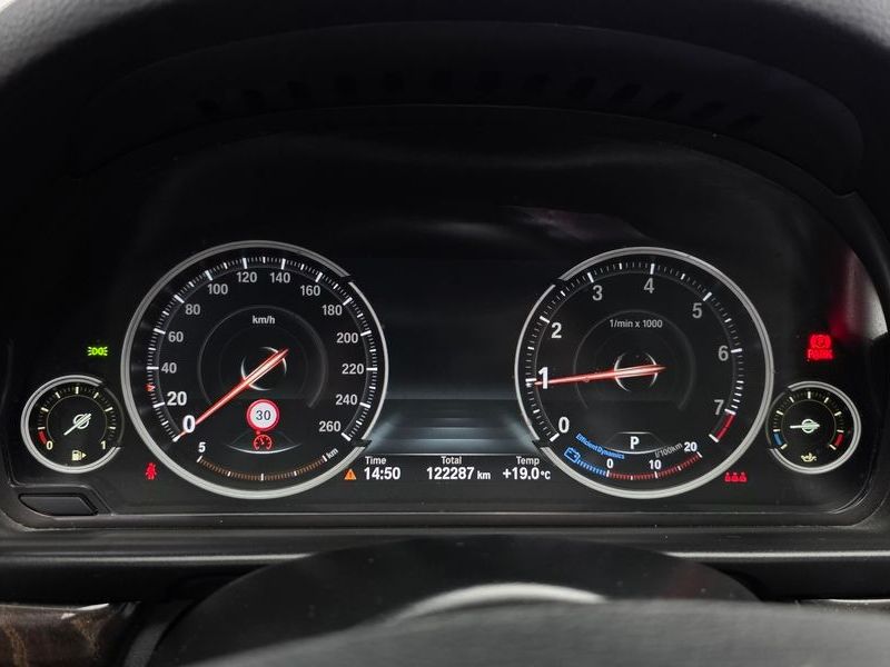 2015 BMW 5 Series 528i photo 8