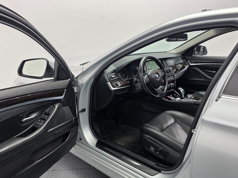2015 BMW 5 Series 528i photo 10