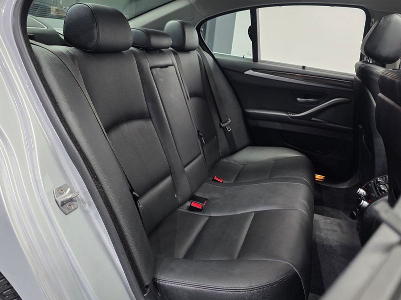 2015 BMW 5 Series 528i photo 12