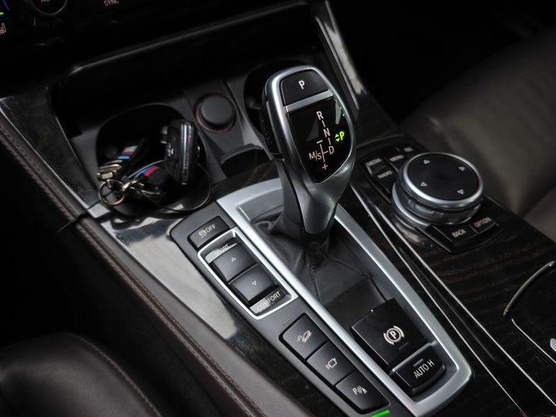2016 BMW 5 Series 528i xDrive Aero Dynamic Special Edition photo 9