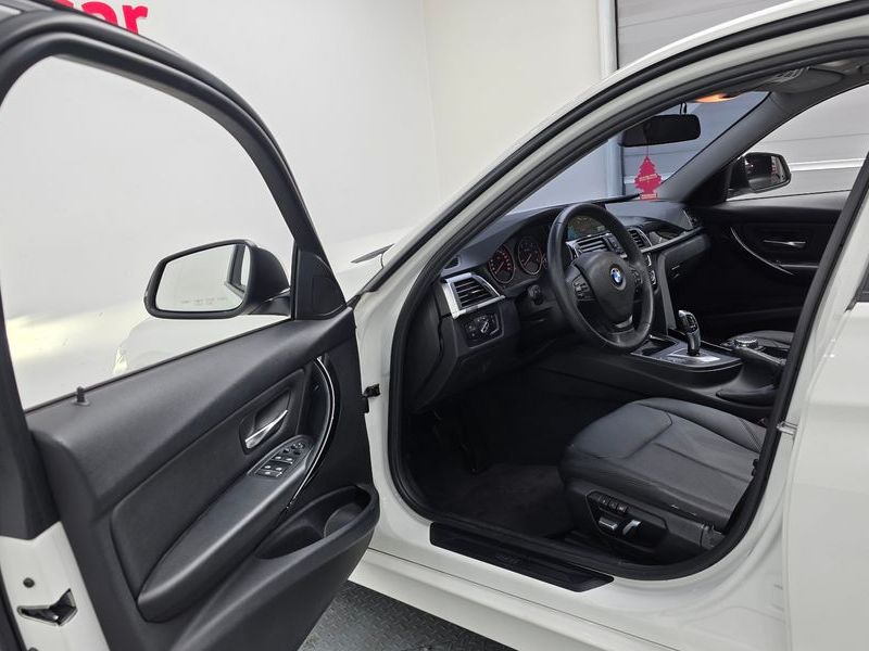 2016 BMW 3 Series 320d photo 10