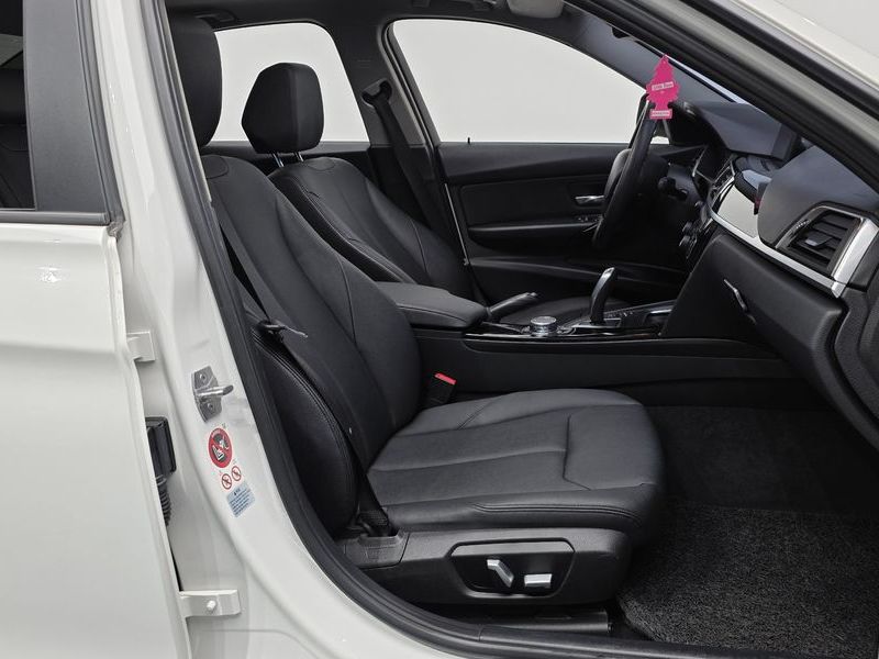 2016 BMW 3 Series 320d photo 11