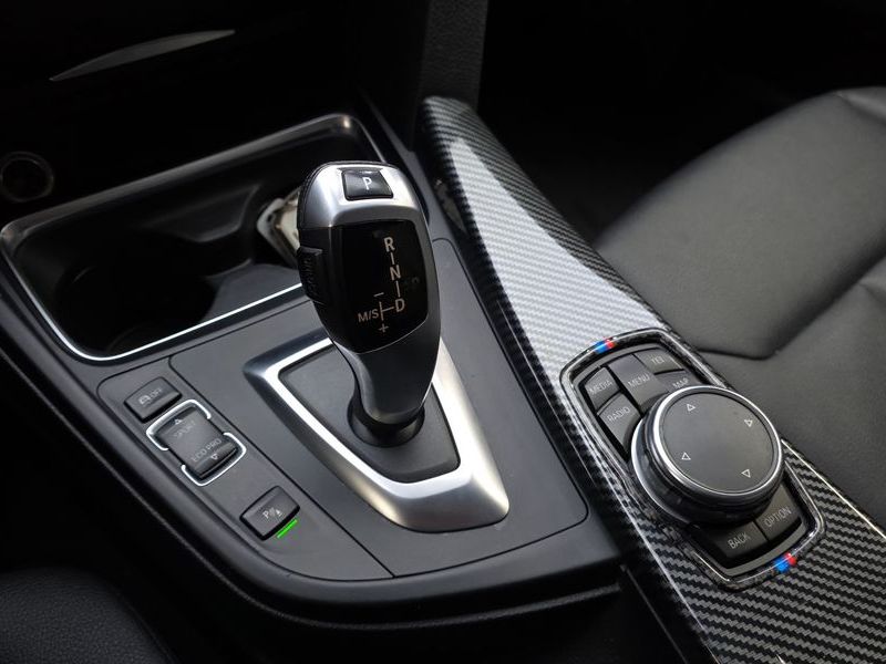 2015 BMW 3 Series 320d photo 9