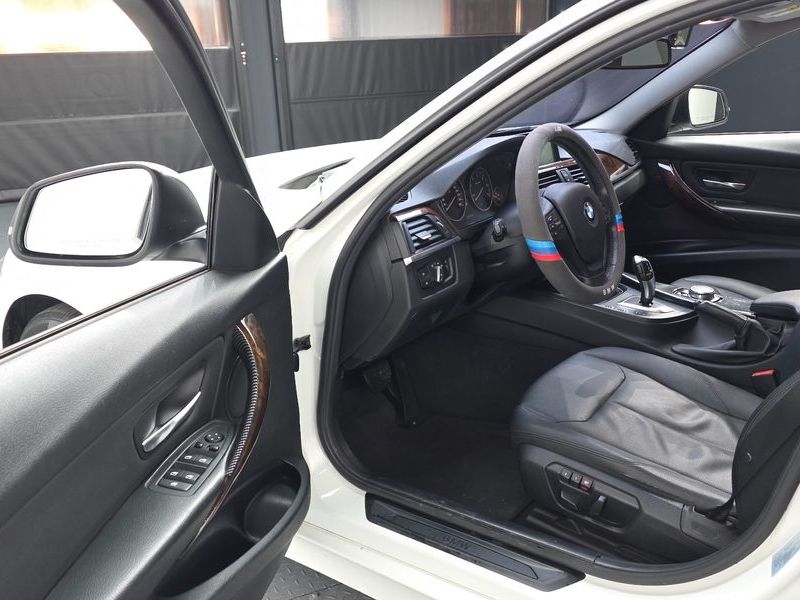 2015 BMW 3 Series 320d photo 10