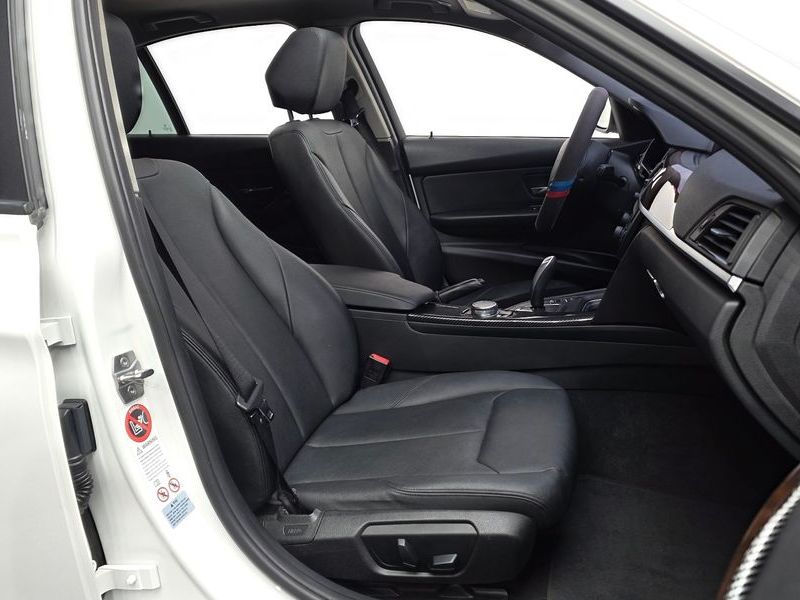2015 BMW 3 Series 320d photo 11