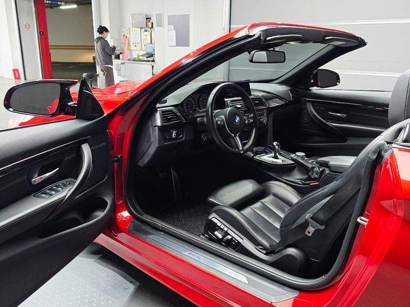 2017 BMW M4 Convertible photo 10