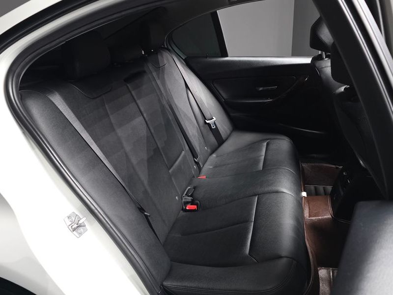 2015 BMW 3 Series 320d photo 12
