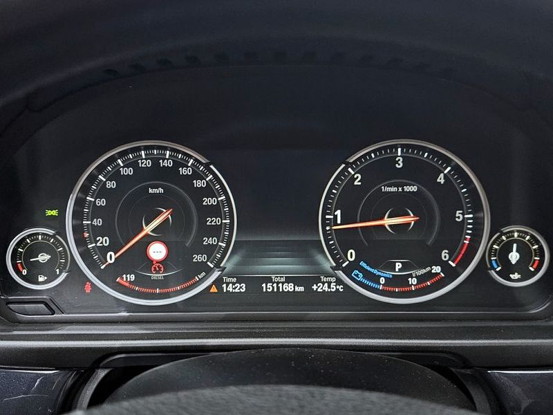 2016 BMW 5 Series 520d M Aero Dynamic photo 8