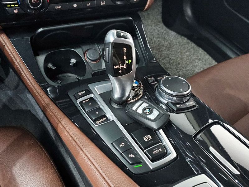 2016 BMW 5 Series 520d M Aero Dynamic photo 9